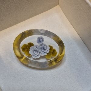 Vintage Elegant Etched Lucite Floral Brooch - Clear With Blue Flower